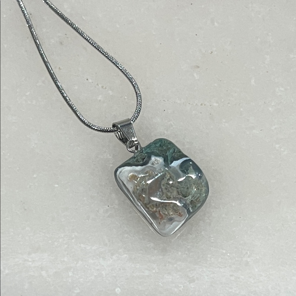 Green Moss Agate Gemstone Pendant Necklace - Picture 3 of 4